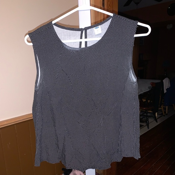 Old Navy dressy material tank that is shorter. Size xs. Freshly washed. - Picture 1 of 1